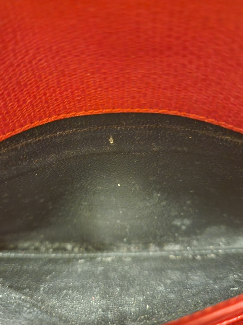 red textured leather Yves Saint Laurent Y-Line wallet gold-tone hardware - Picture 11 of 16